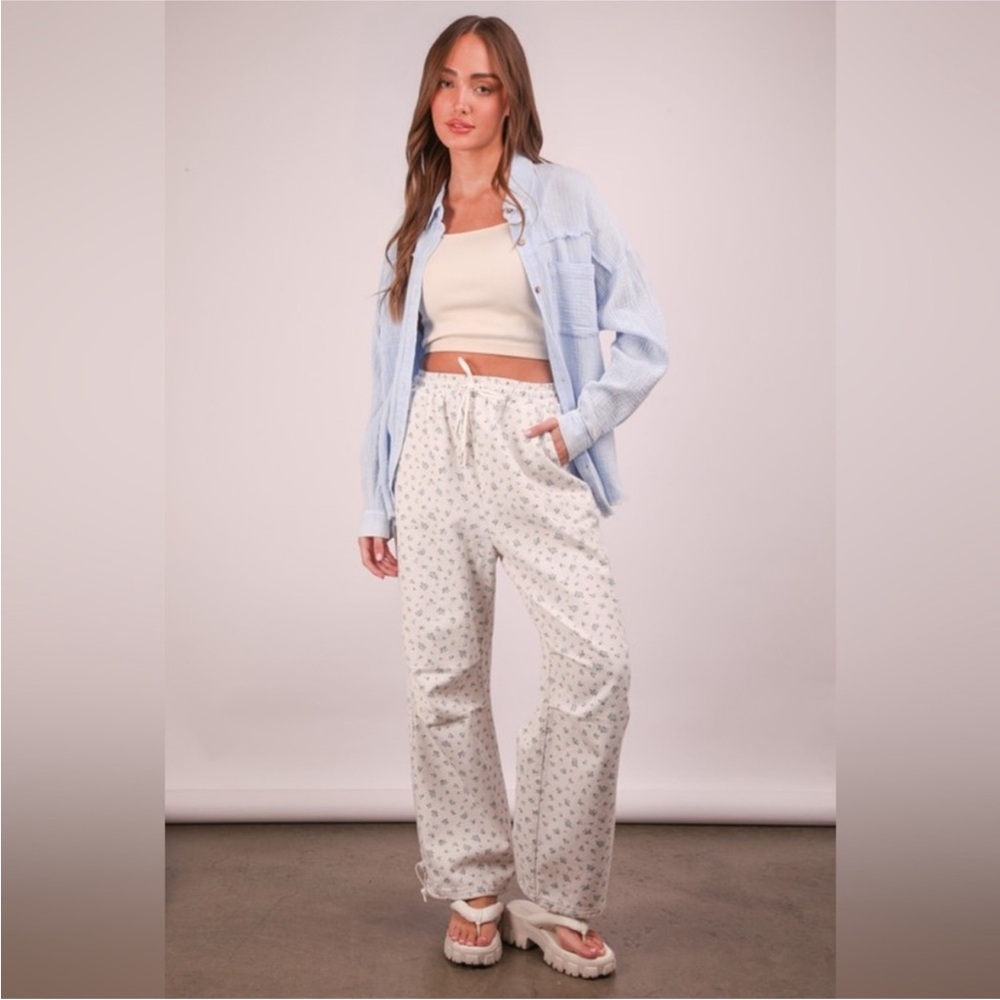 NWT Floral White Cargo Joggers